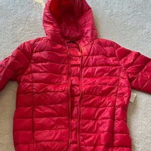 Women’s lightweight Red Puffer Jacket, size small NWT